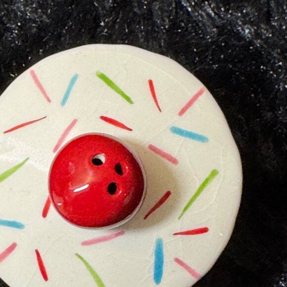 Babs Novalty Cupcake-Shaped Ceramic Salt & Pepper Shakers - Picture 6 of 7